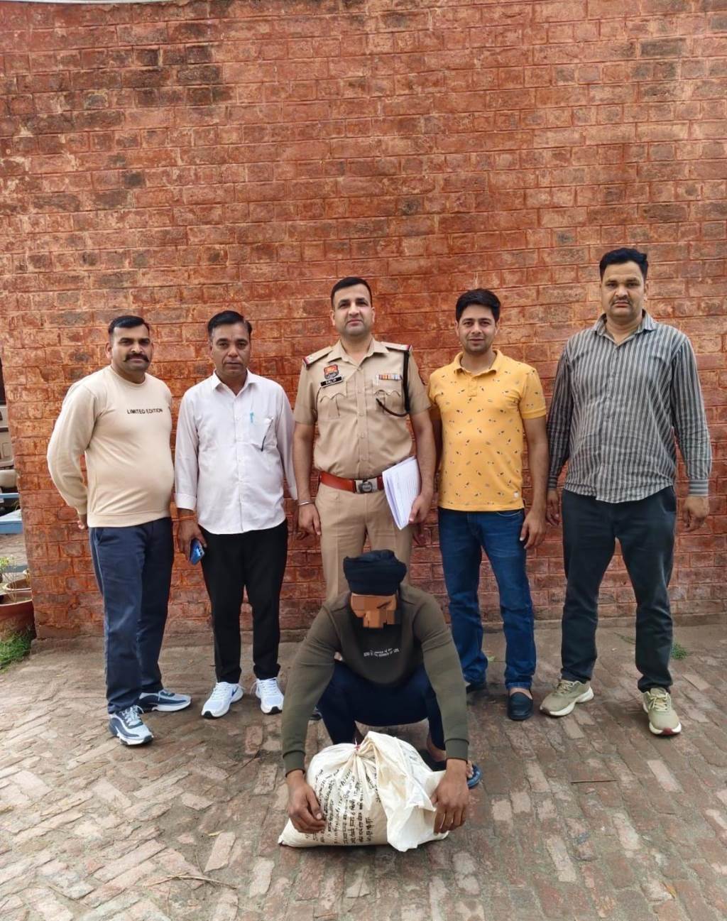Major Action Under NDPS Act Accused Arrested with 6 kg 150 g of Poppy Husk